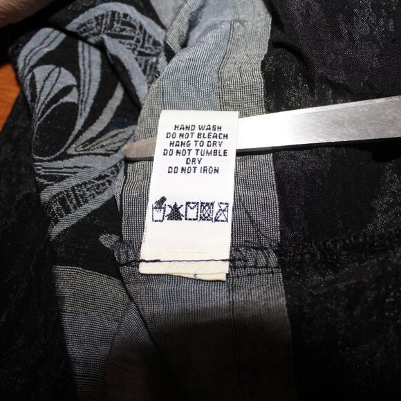 SALE Max Studio Black / Silver Geometric Design V-neck Smocked Dress S SMALL EUC - Picture 15 of 16